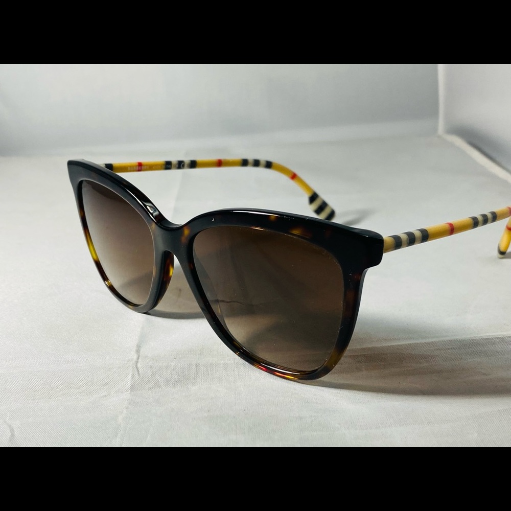 NEW!! $295   BURBERRY PLAID BUTTERFLY SUNGLASSES B4308